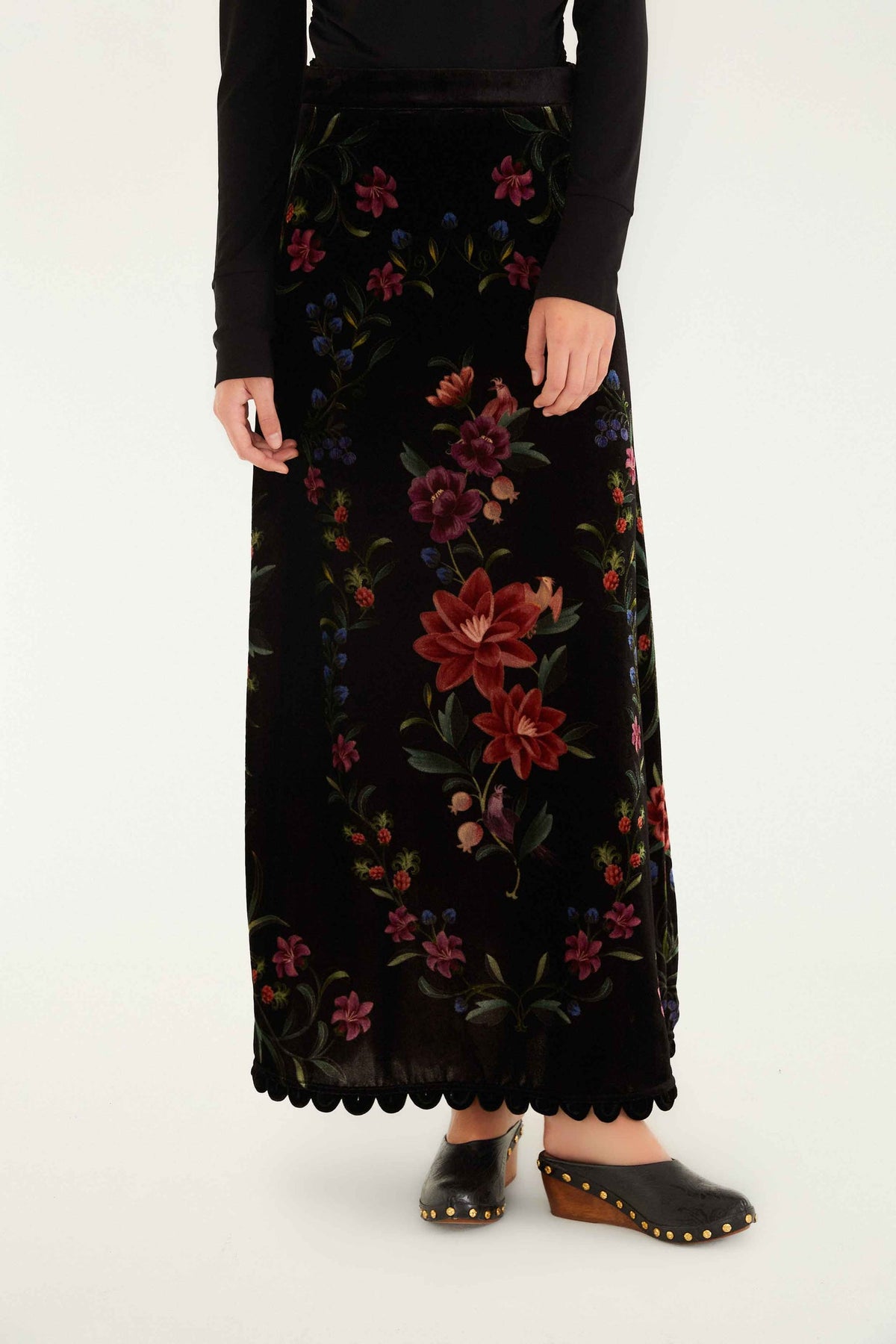 FARM Rio Black Belle Garden Scallop Hem Midi Skirt | FARM Rio